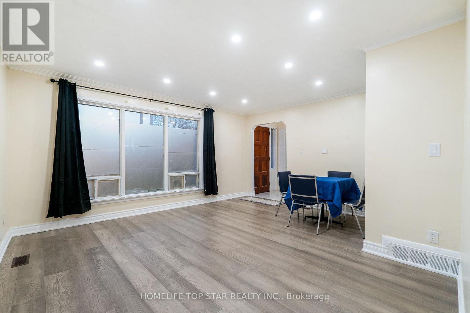 19 Treverton Drive, Toronto, ON photo 7