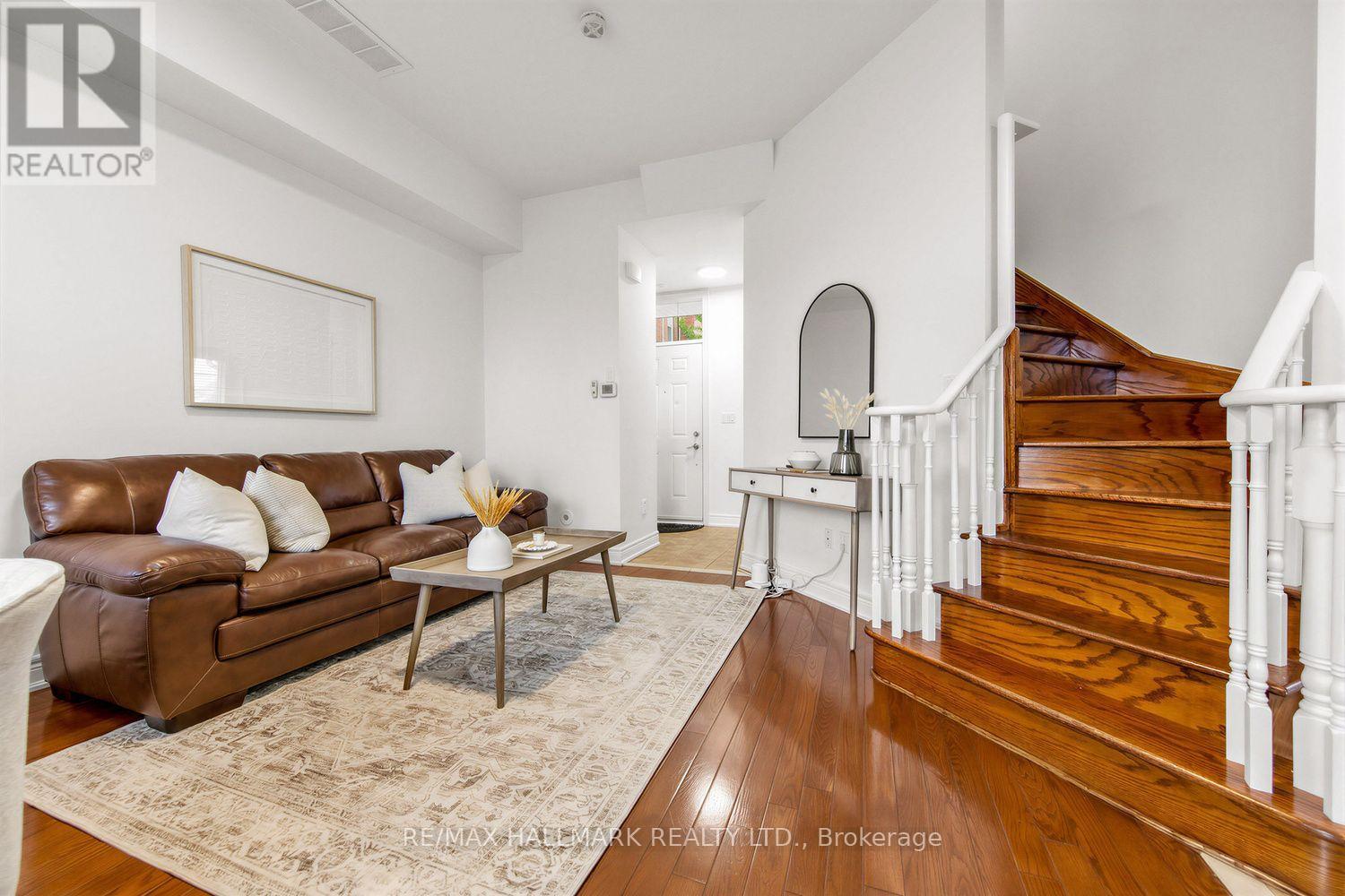 34 Fairhead Mews, Toronto, ON photo 3