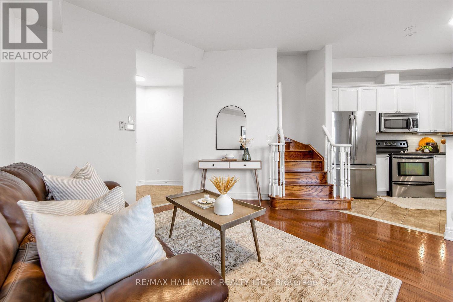 34 Fairhead Mews, Toronto, ON photo 4