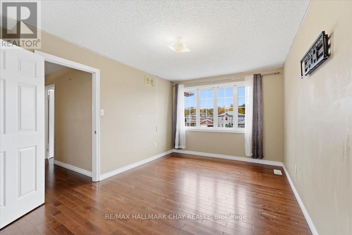 484 Ferndale Drive North — photo 23