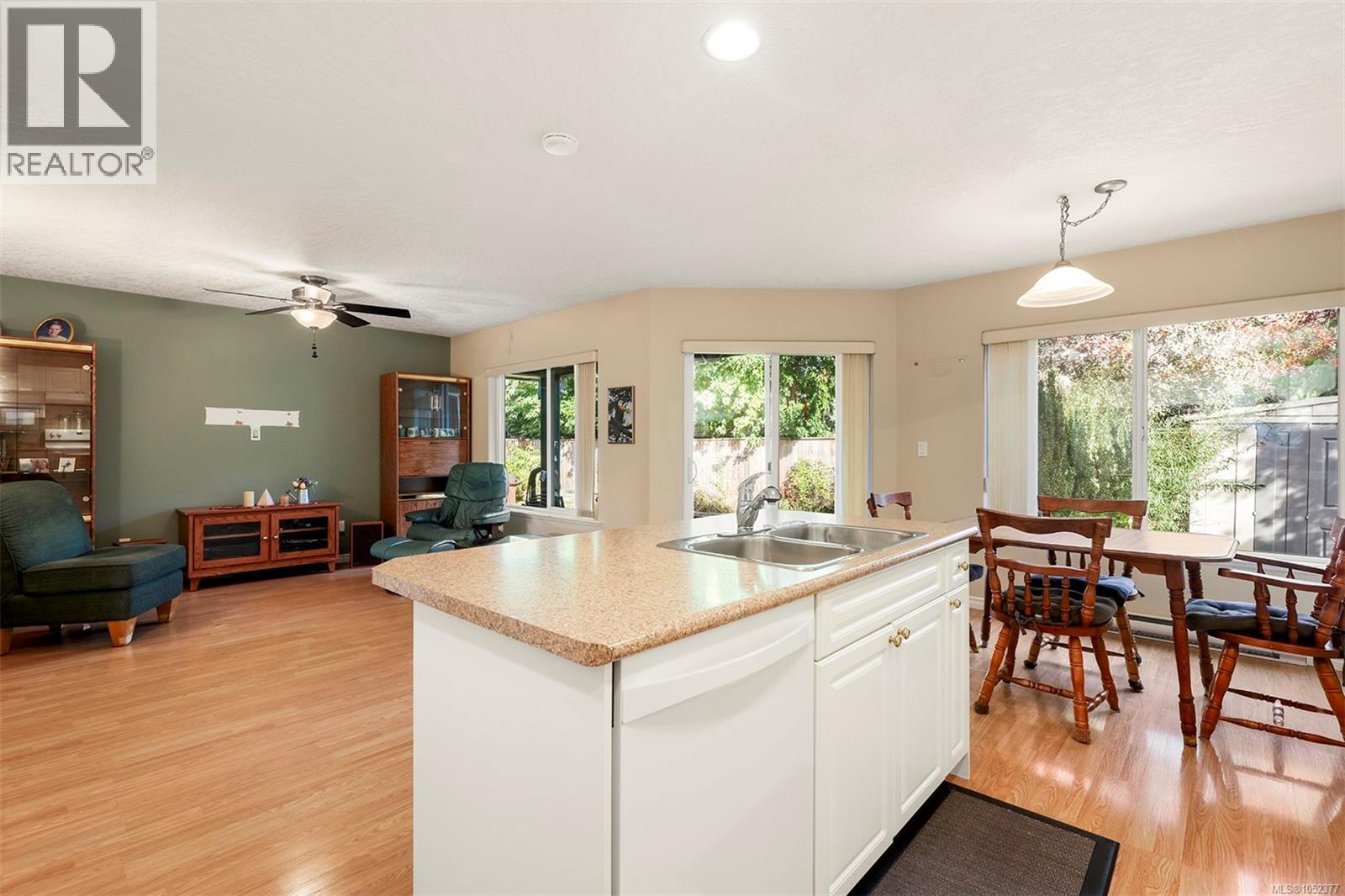 642 Olympic Dr, Comox