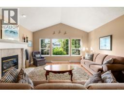 Living room - 642 Olympic Dr, Comox, BC V9M4G8 Photo 11