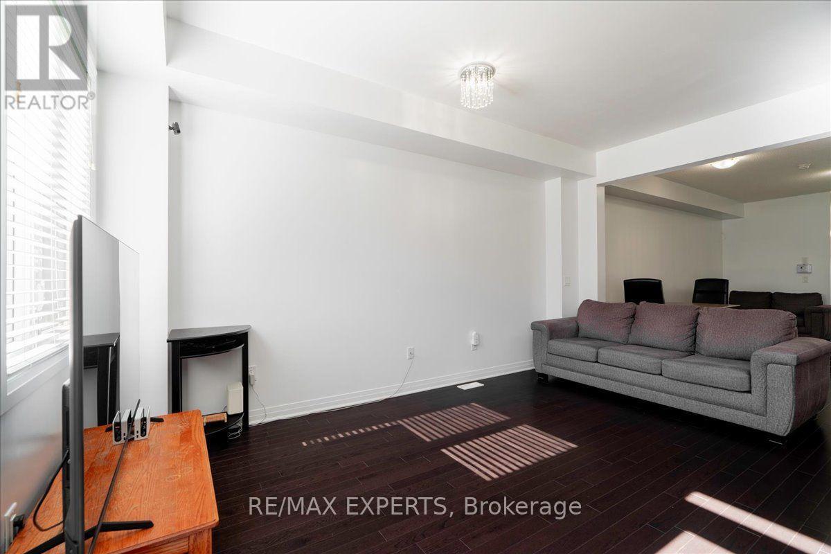 35 Landolfi Way, Bradford West Gwillimbury, ON photo 6