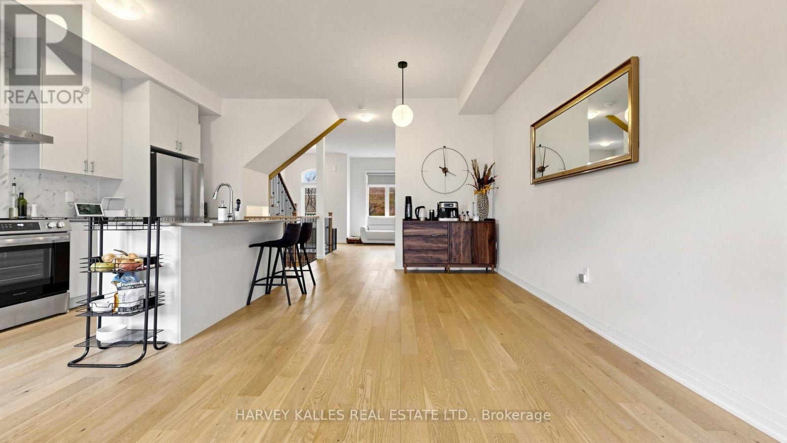 44 De La Roche Drive — photo 11