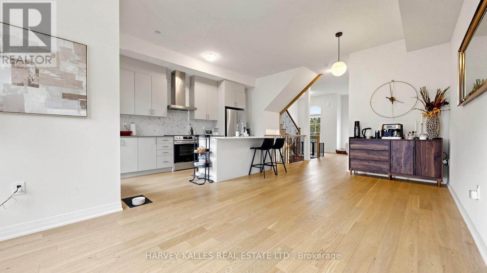 44 De La Roche Drive — photo 12