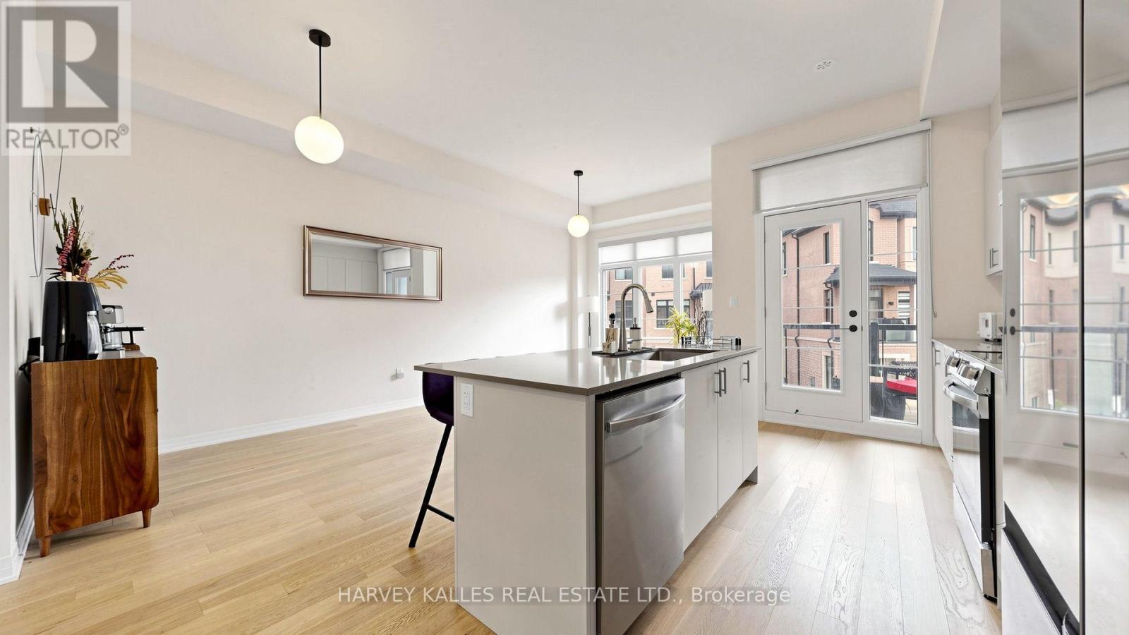 44 De La Roche Drive — photo 17