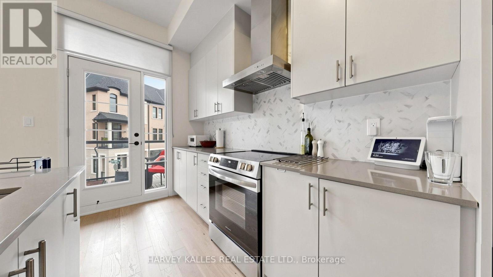 44 De La Roche Drive — photo 18