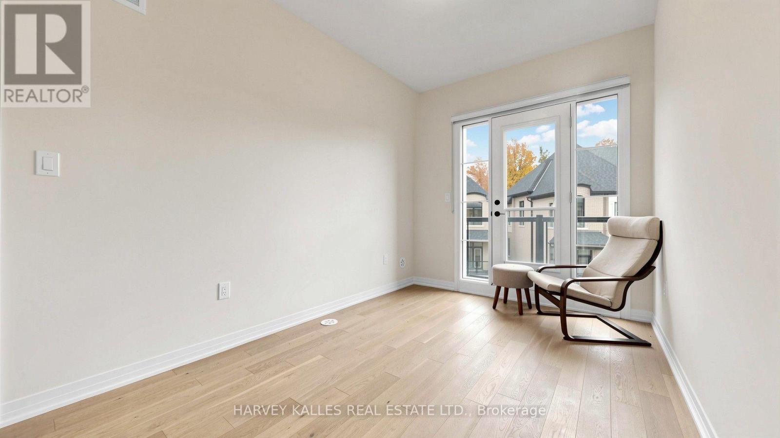 44 De La Roche Drive — photo 32