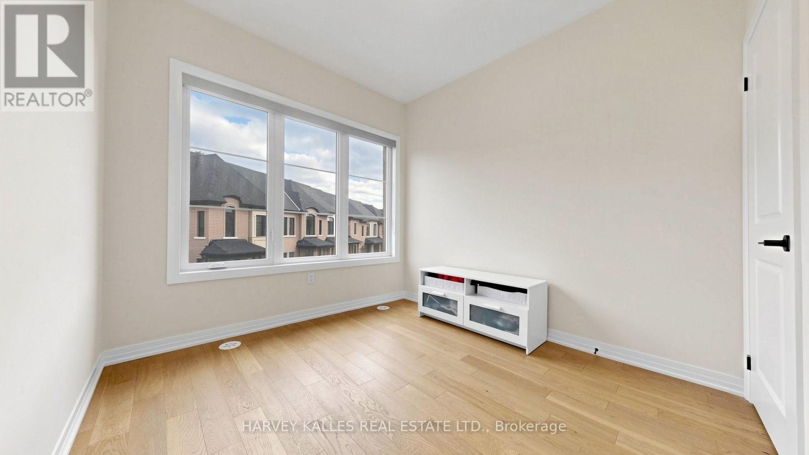 44 De La Roche Drive — photo 33