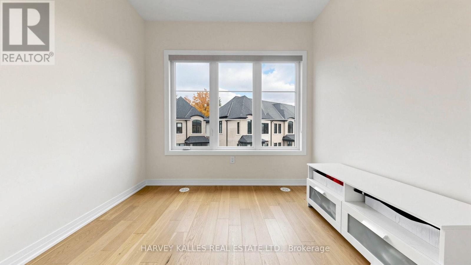 44 De La Roche Drive — photo 34