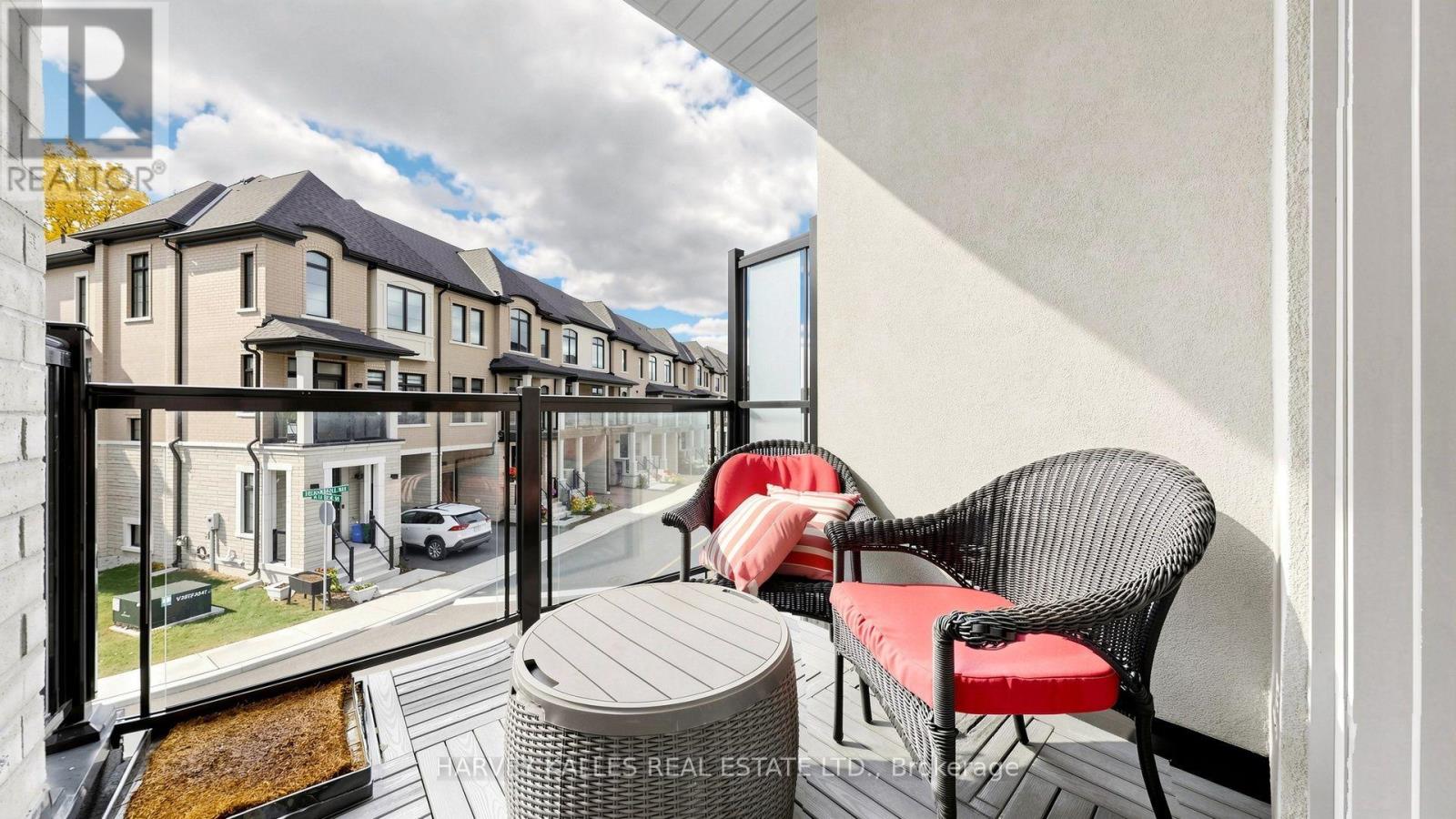 44 De La Roche Drive — photo 46