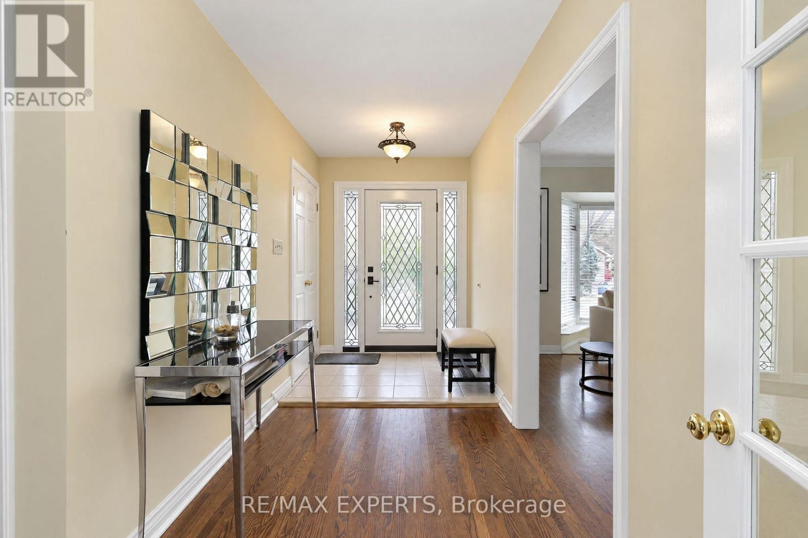 11 Knollside Drive, Richmond Hill, ON photo 3