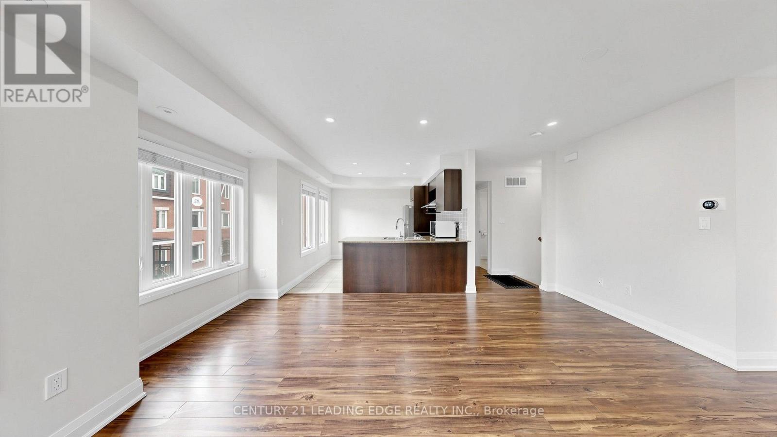 320 John Street — photo 10