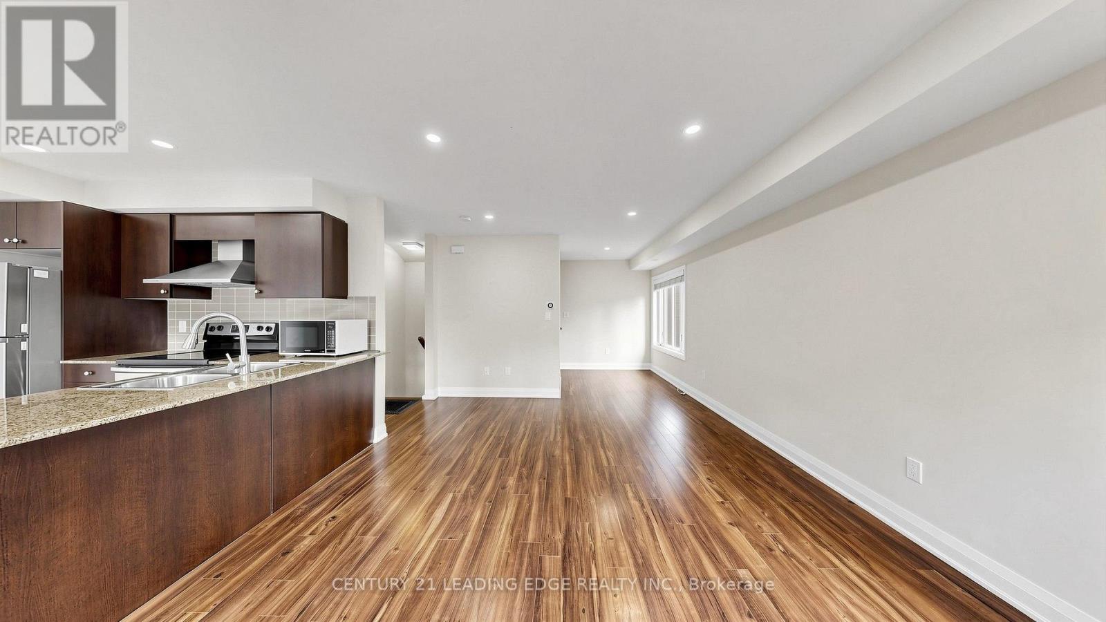 320 John Street — photo 11