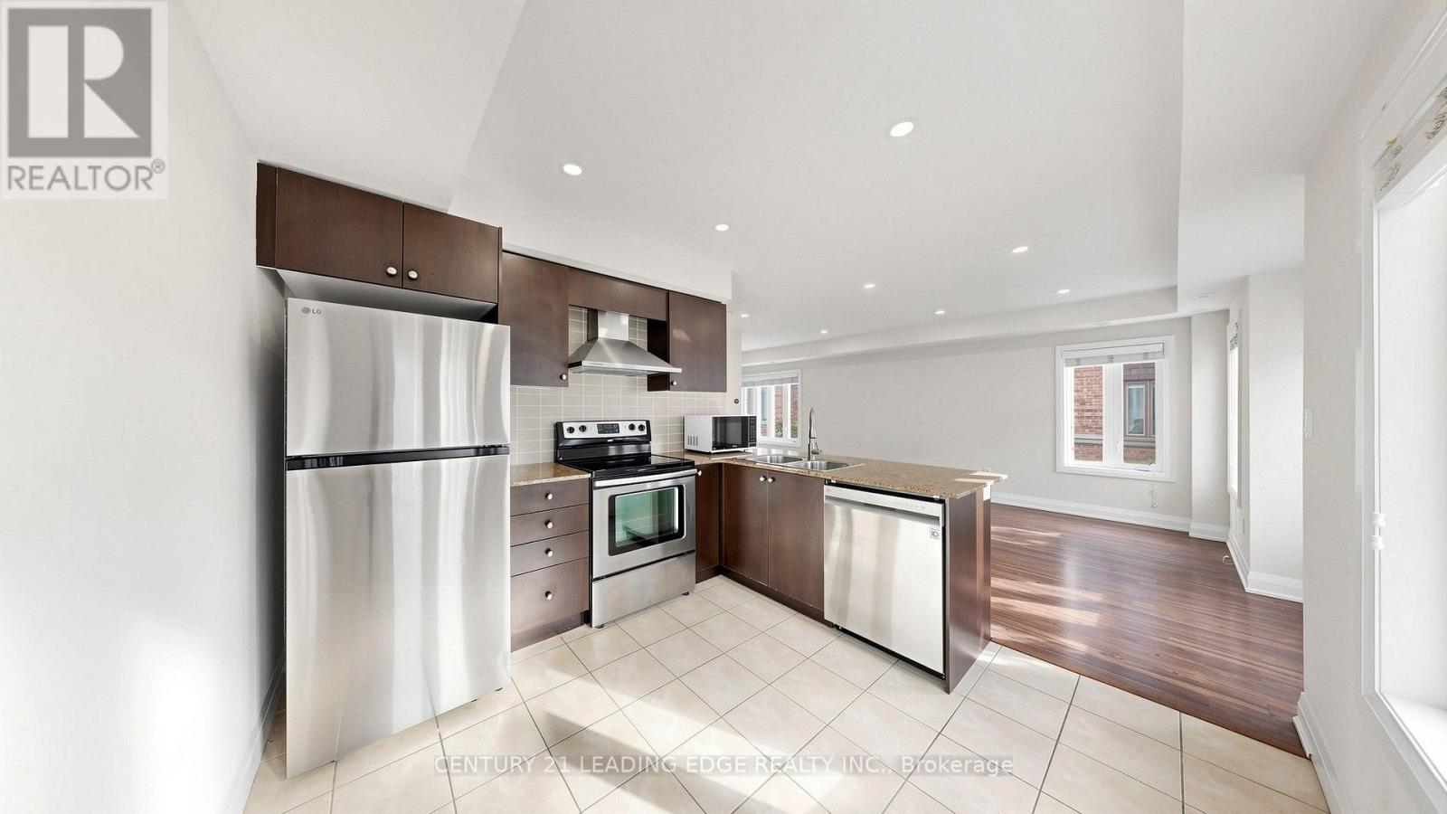 320 John Street — photo 14
