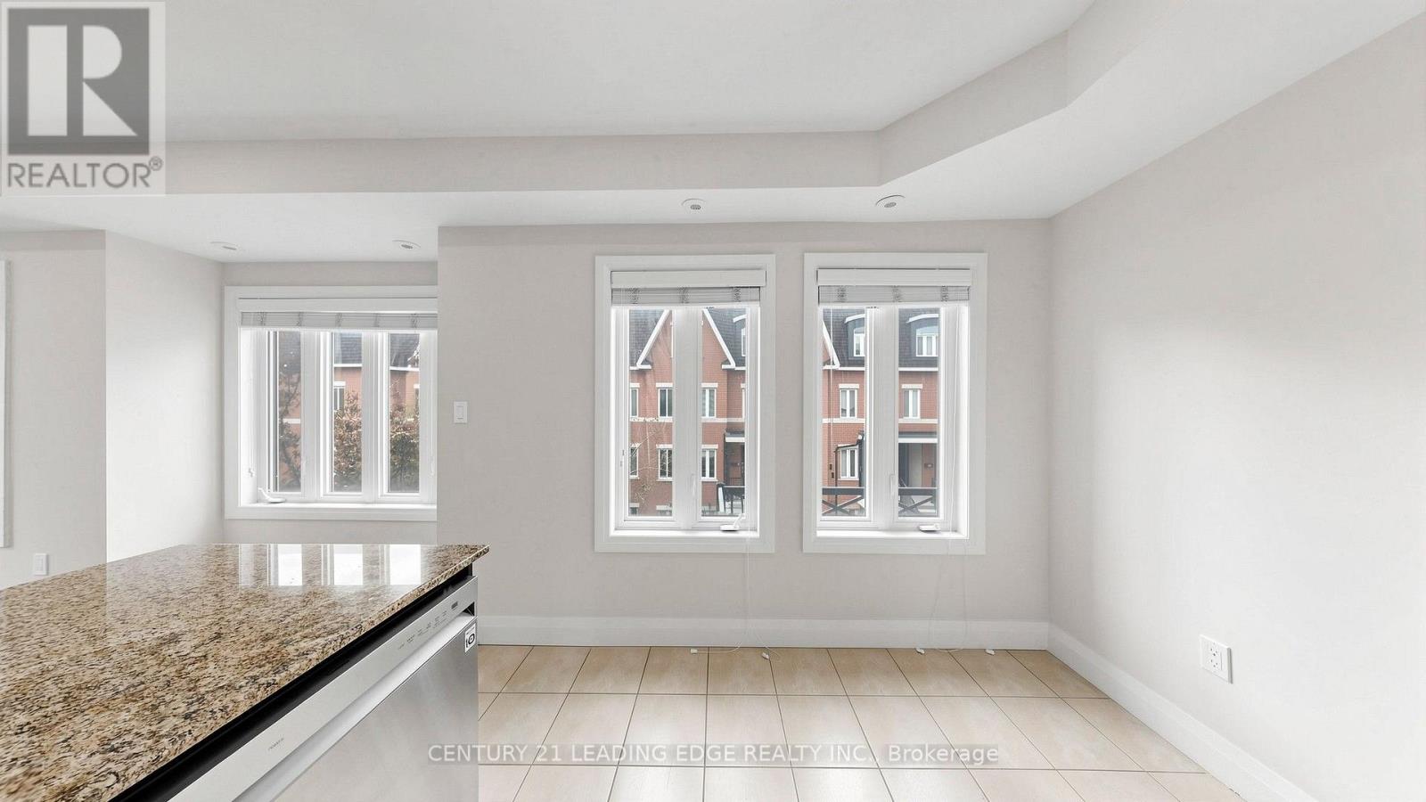 320 John Street — photo 18