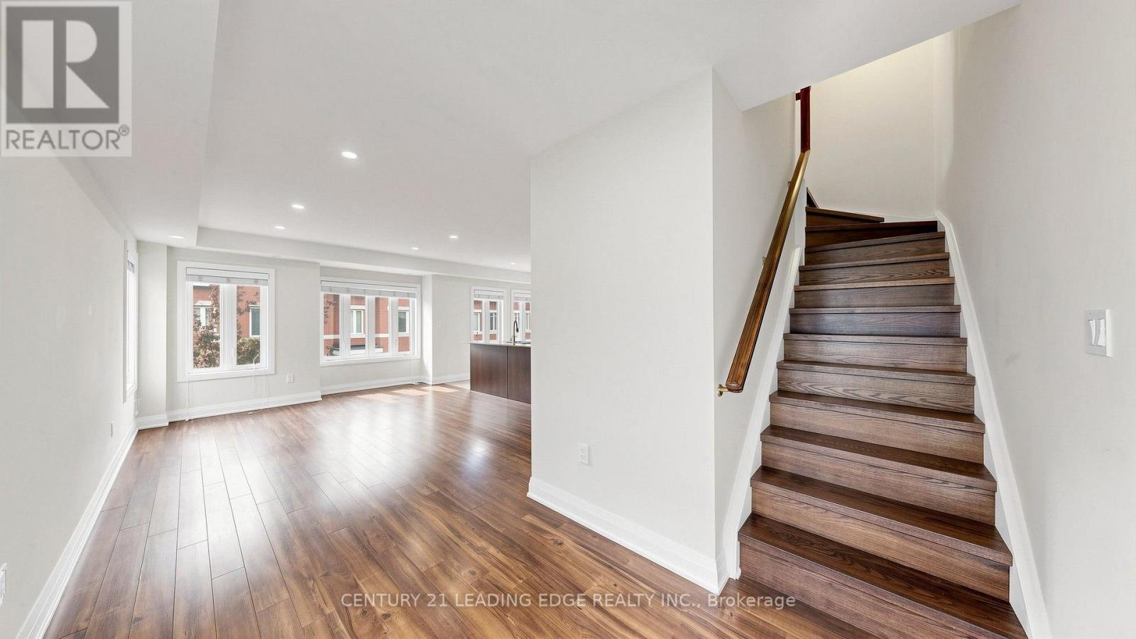 320 John Street — photo 22