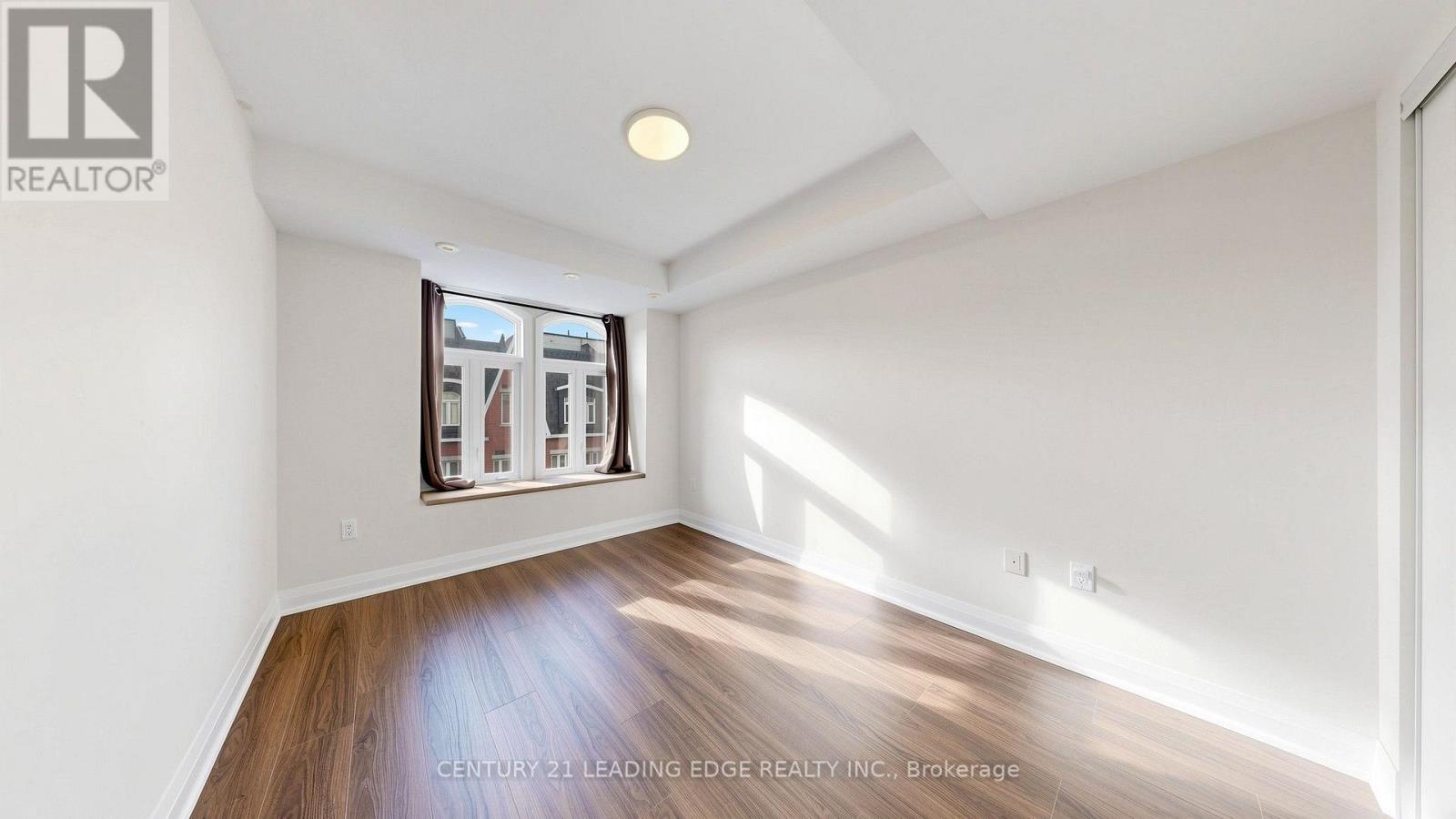 320 John Street — photo 23