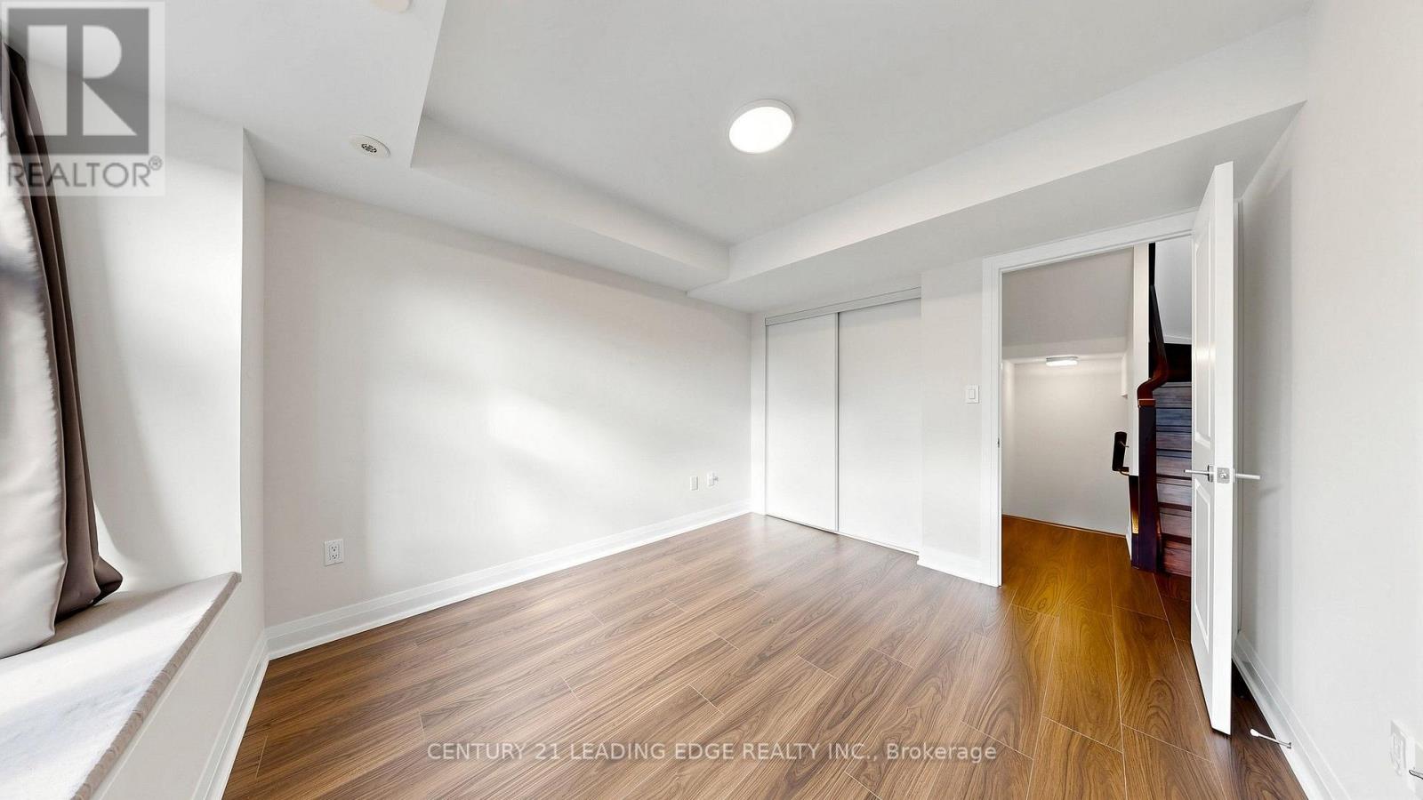 320 John Street — photo 26