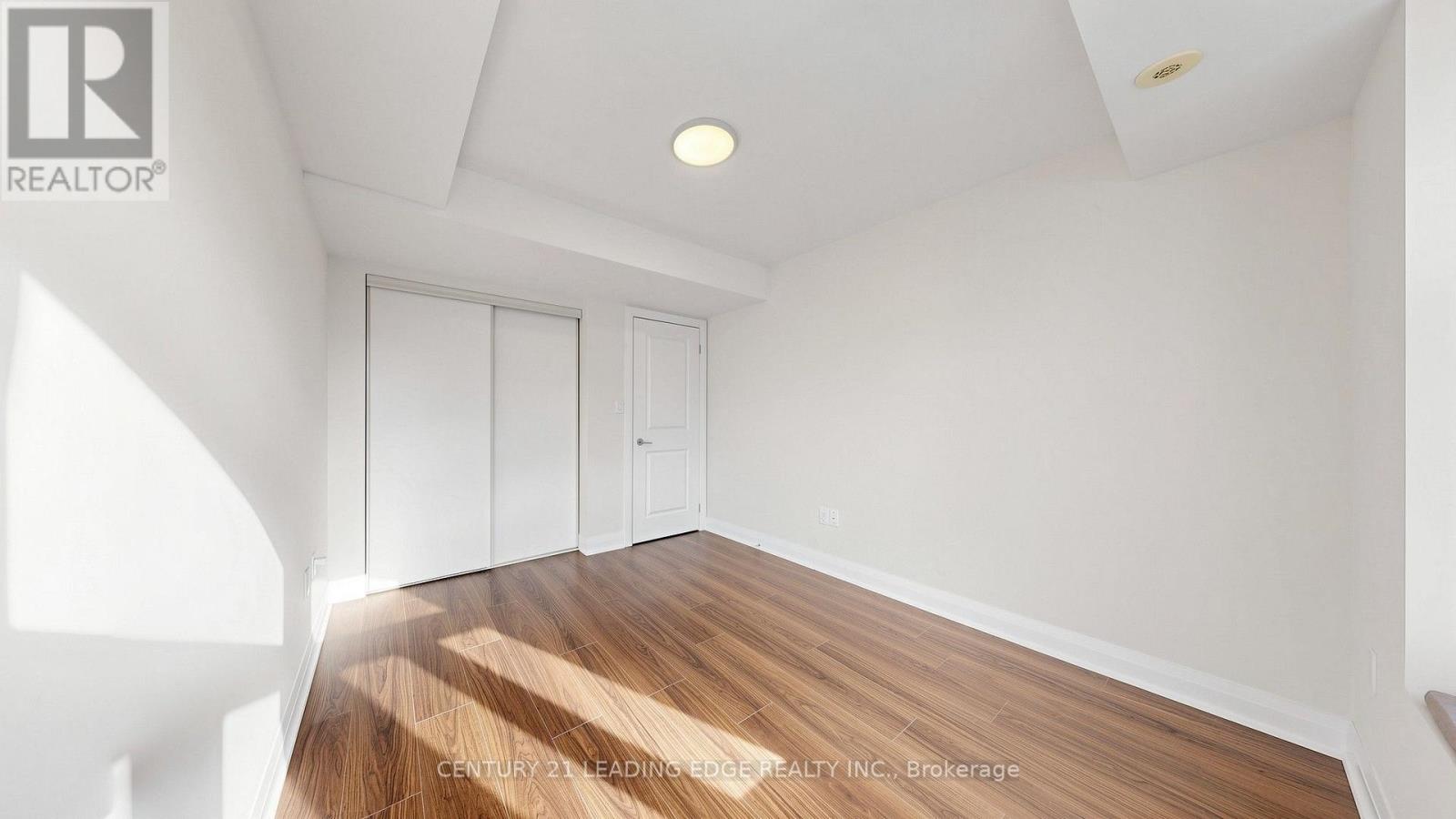 320 John Street — photo 28