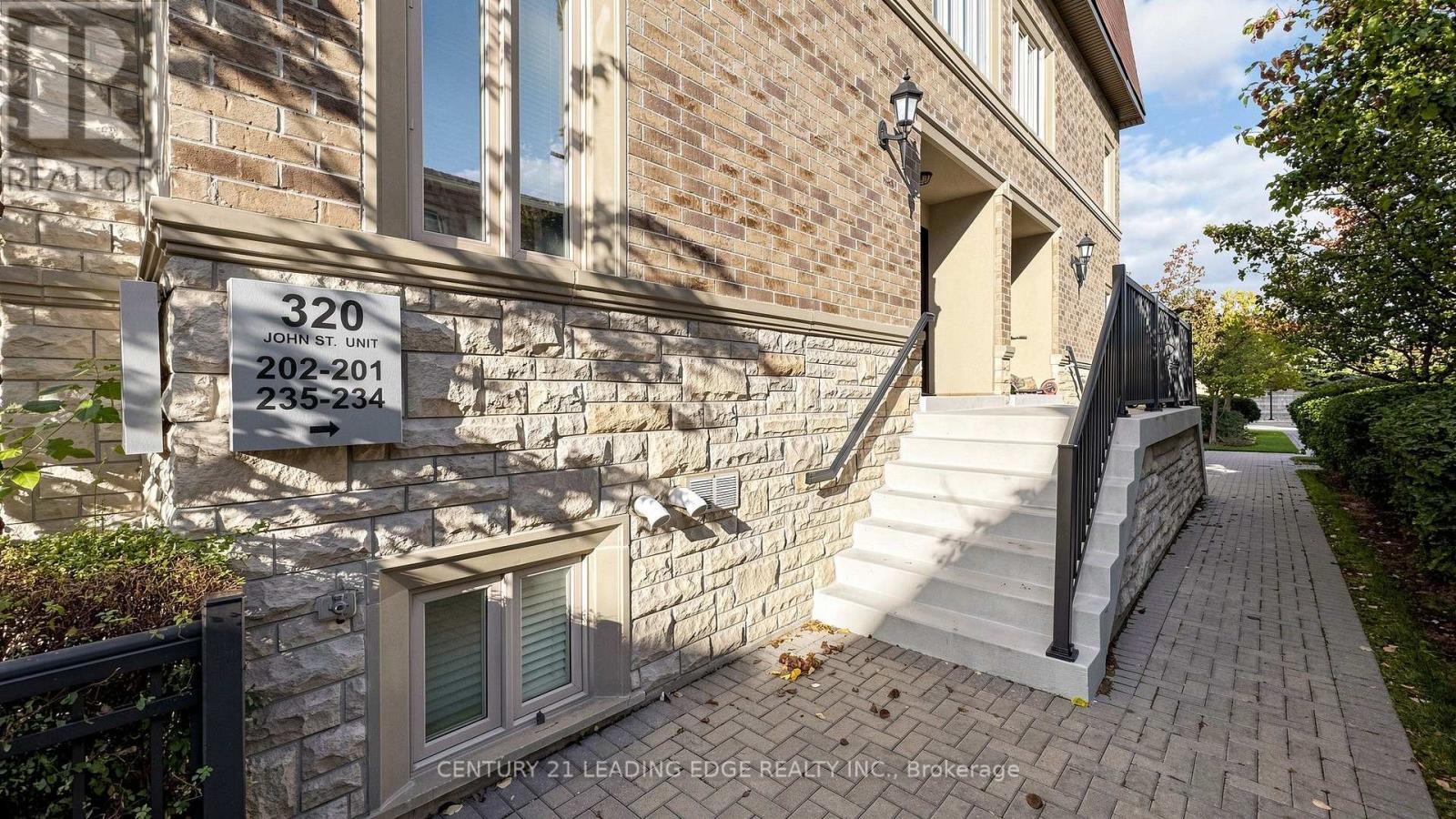 320 John Street — photo 3