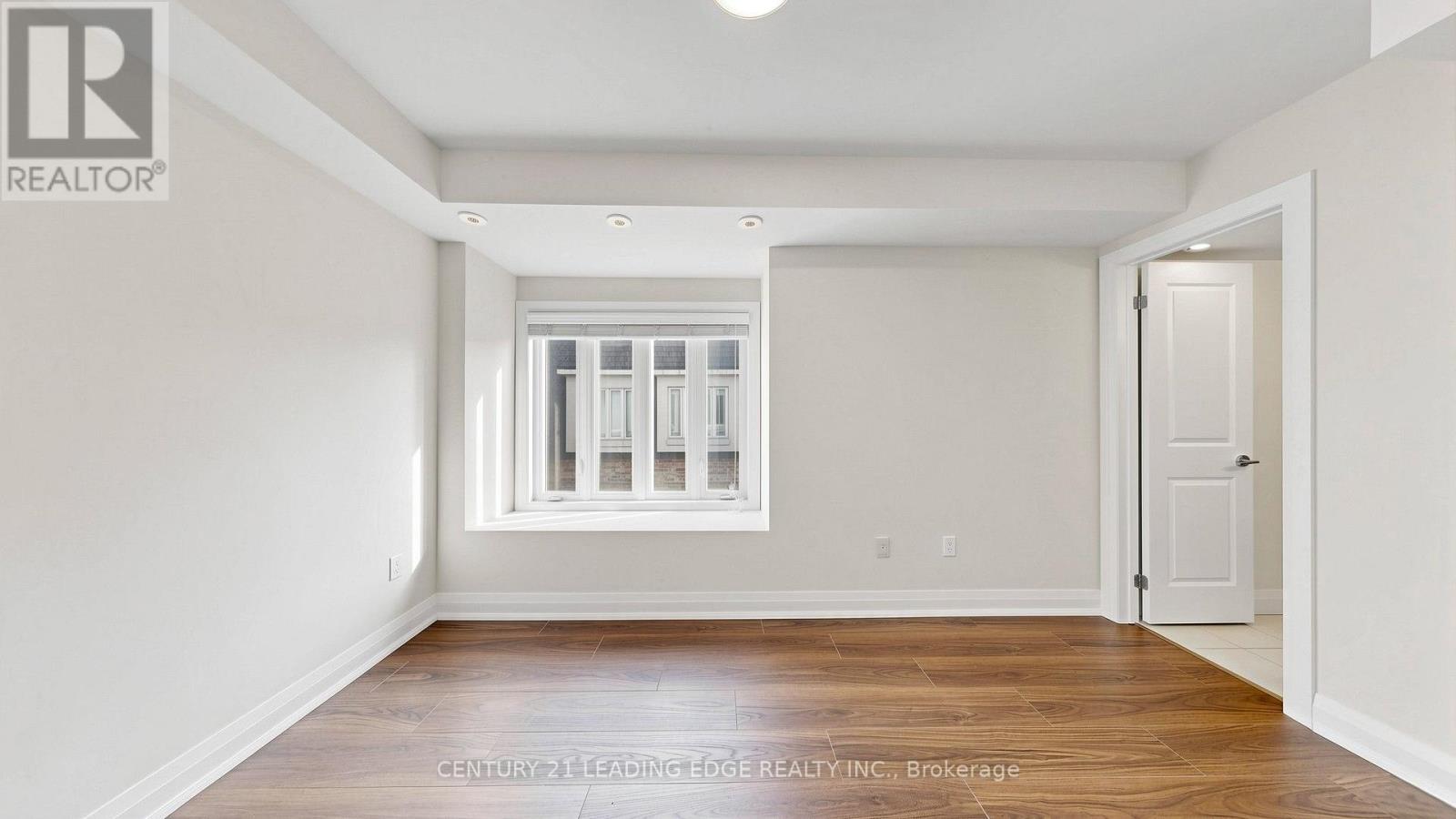 320 John Street — photo 31