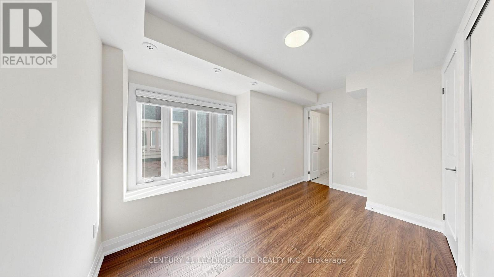 320 John Street — photo 32