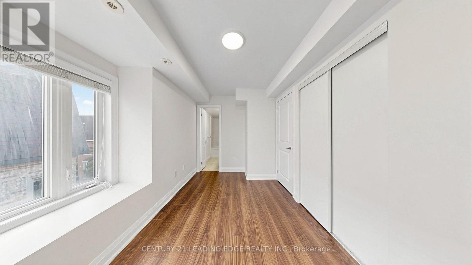 320 John Street — photo 33