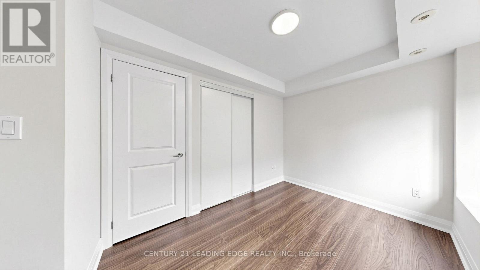 320 John Street — photo 36