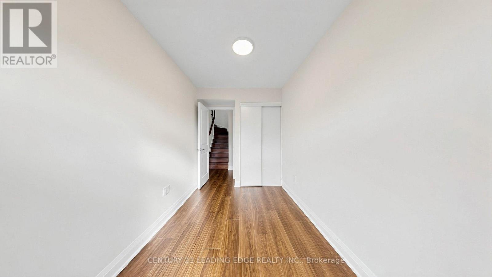 320 John Street — photo 40