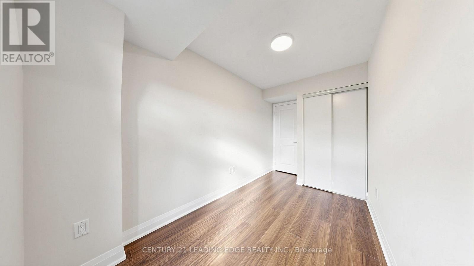 320 John Street — photo 42