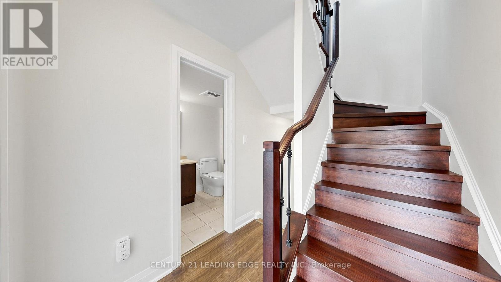 320 John Street — photo 45