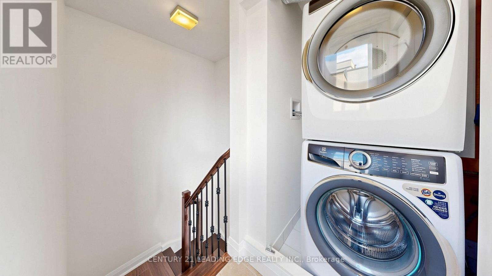 320 John Street — photo 46