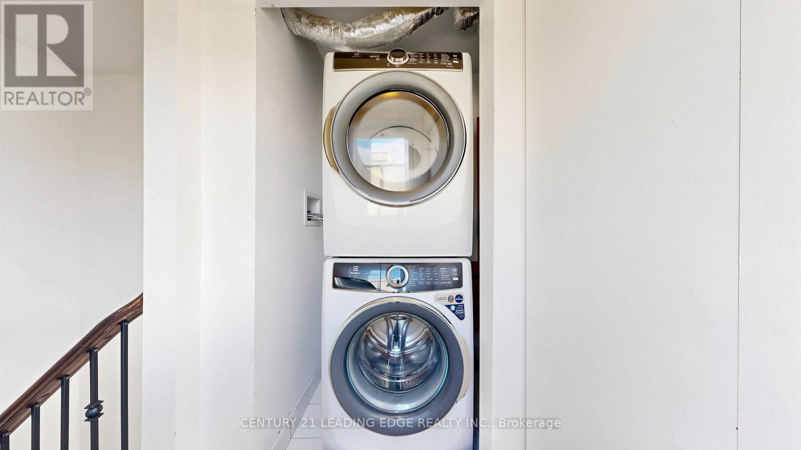 320 John Street — photo 47