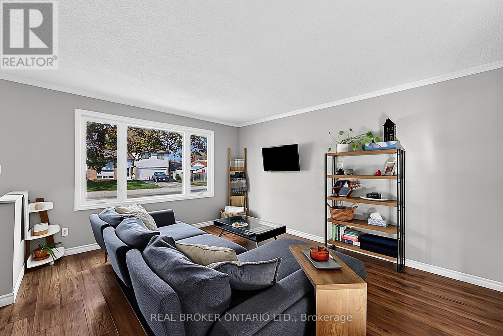 295 Crawford Street, Orillia, ON photo 3
