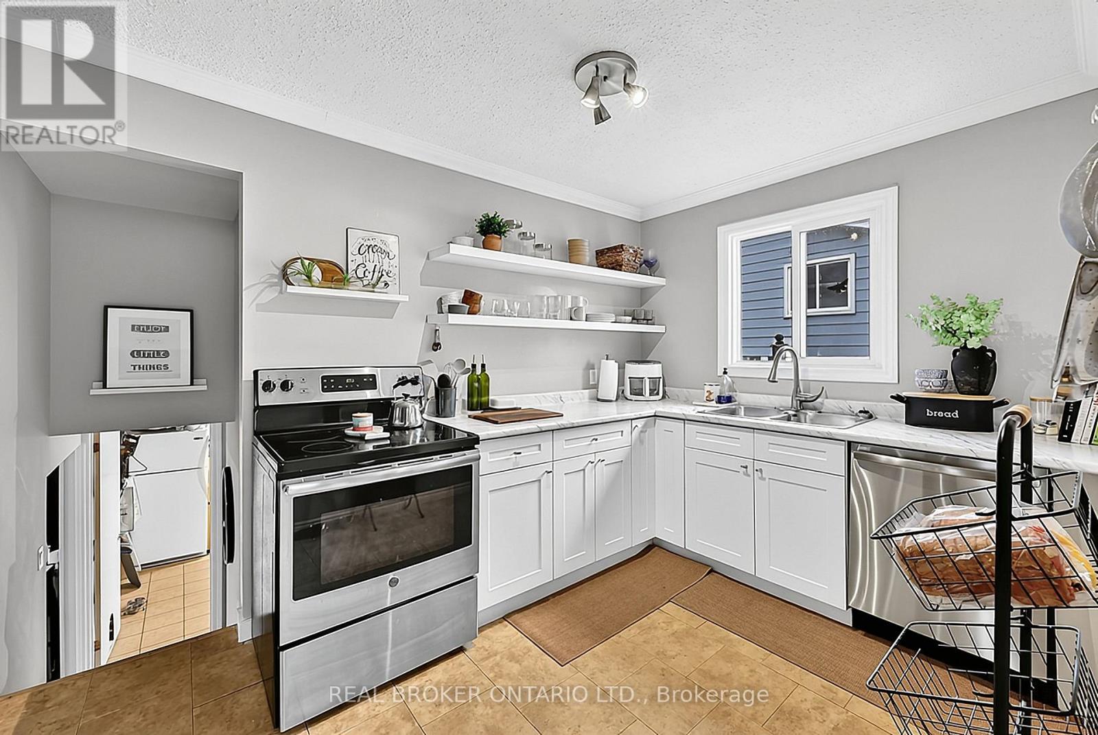 295 Crawford Street, Orillia, ON photo 5