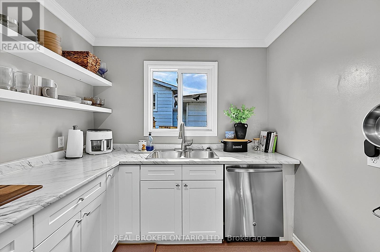 295 Crawford Street, Orillia, ON photo 6