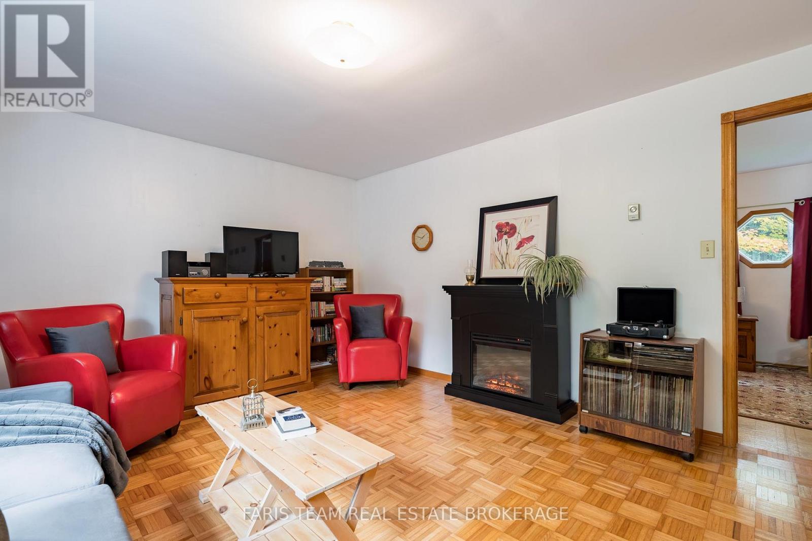 14 Chez Nous Avenue, Tiny, ON photo 10