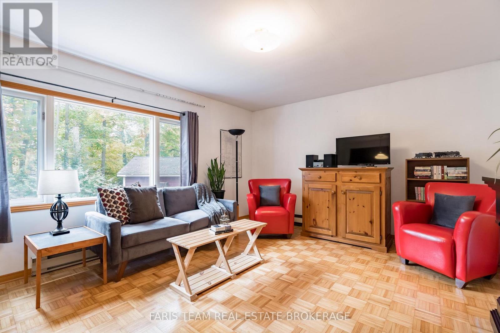 14 Chez Nous Avenue, Tiny, ON photo 11
