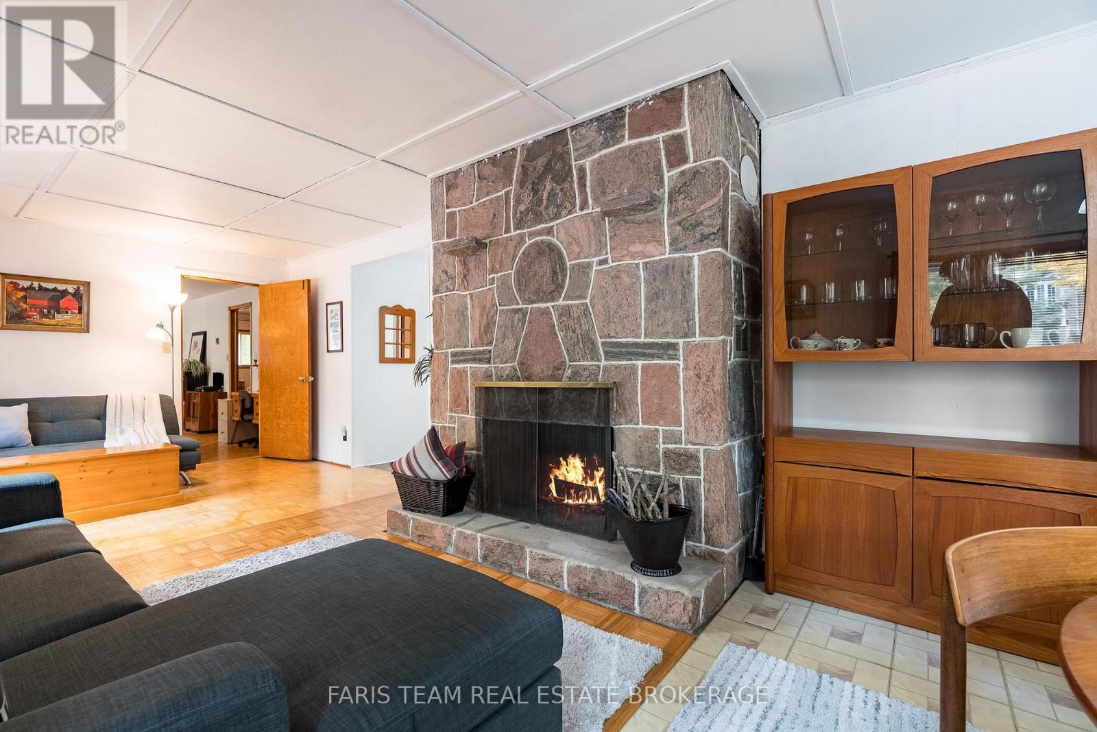 14 Chez Nous Avenue, Tiny, ON photo 12