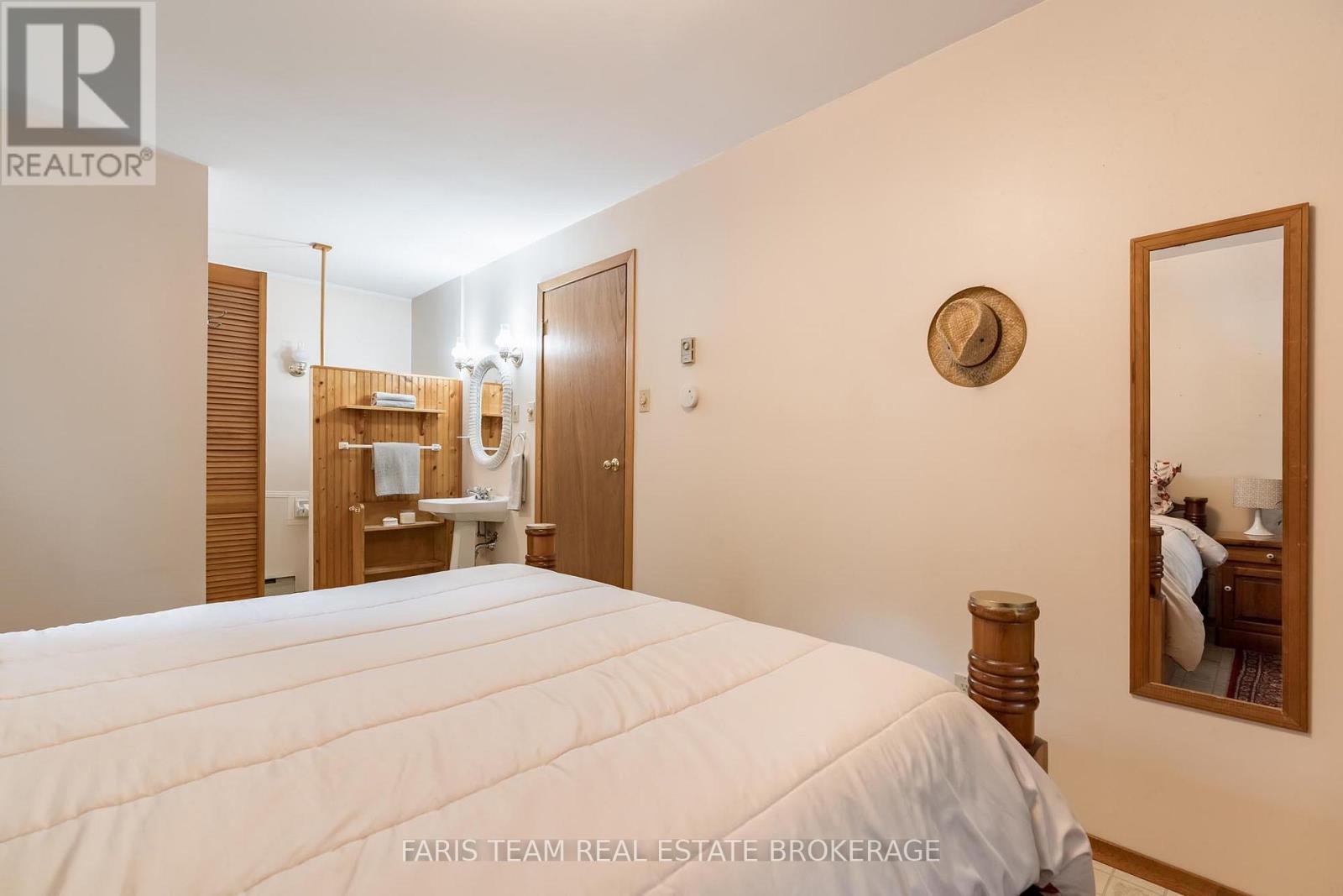14 Chez Nous Avenue, Tiny, ON photo 15