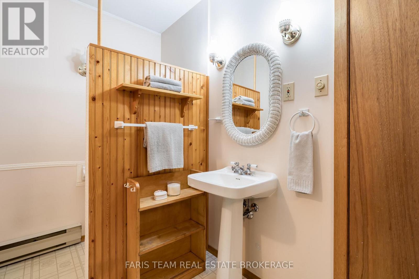 14 Chez Nous Avenue, Tiny, ON photo 16