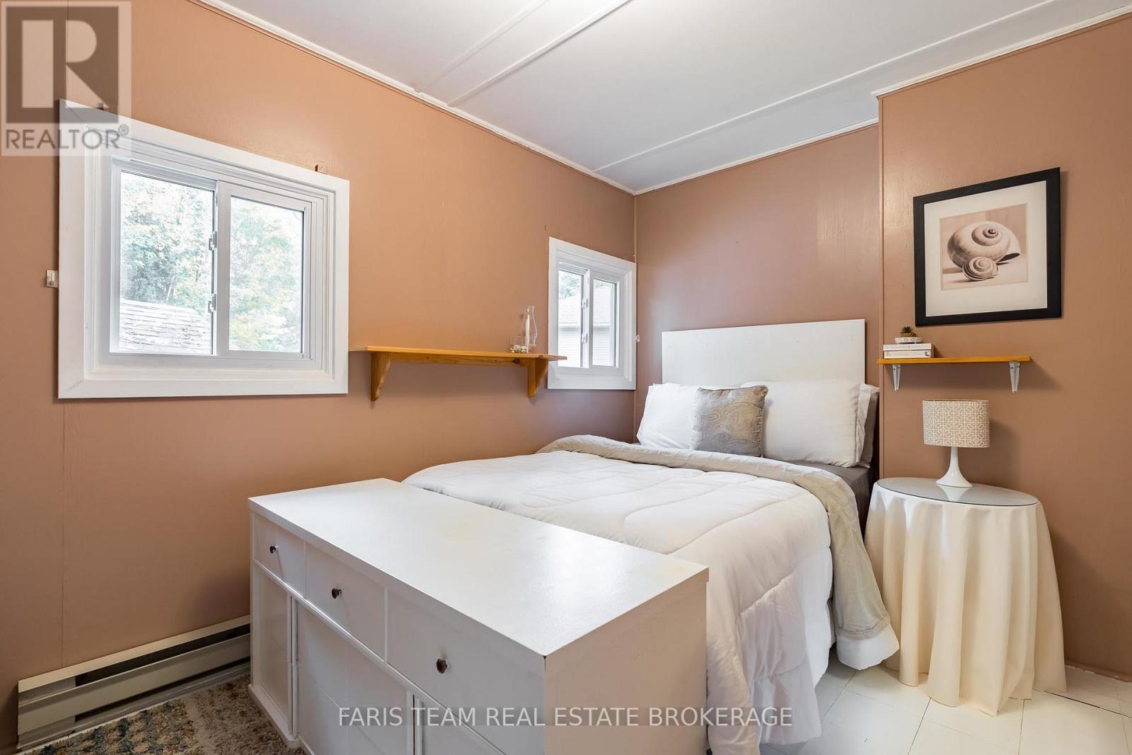 14 Chez Nous Avenue, Tiny, ON photo 18