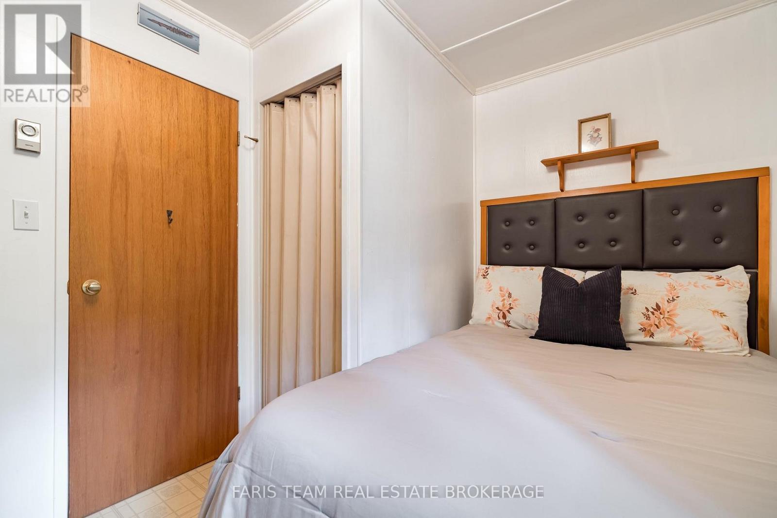 14 Chez Nous Avenue, Tiny, ON photo 19