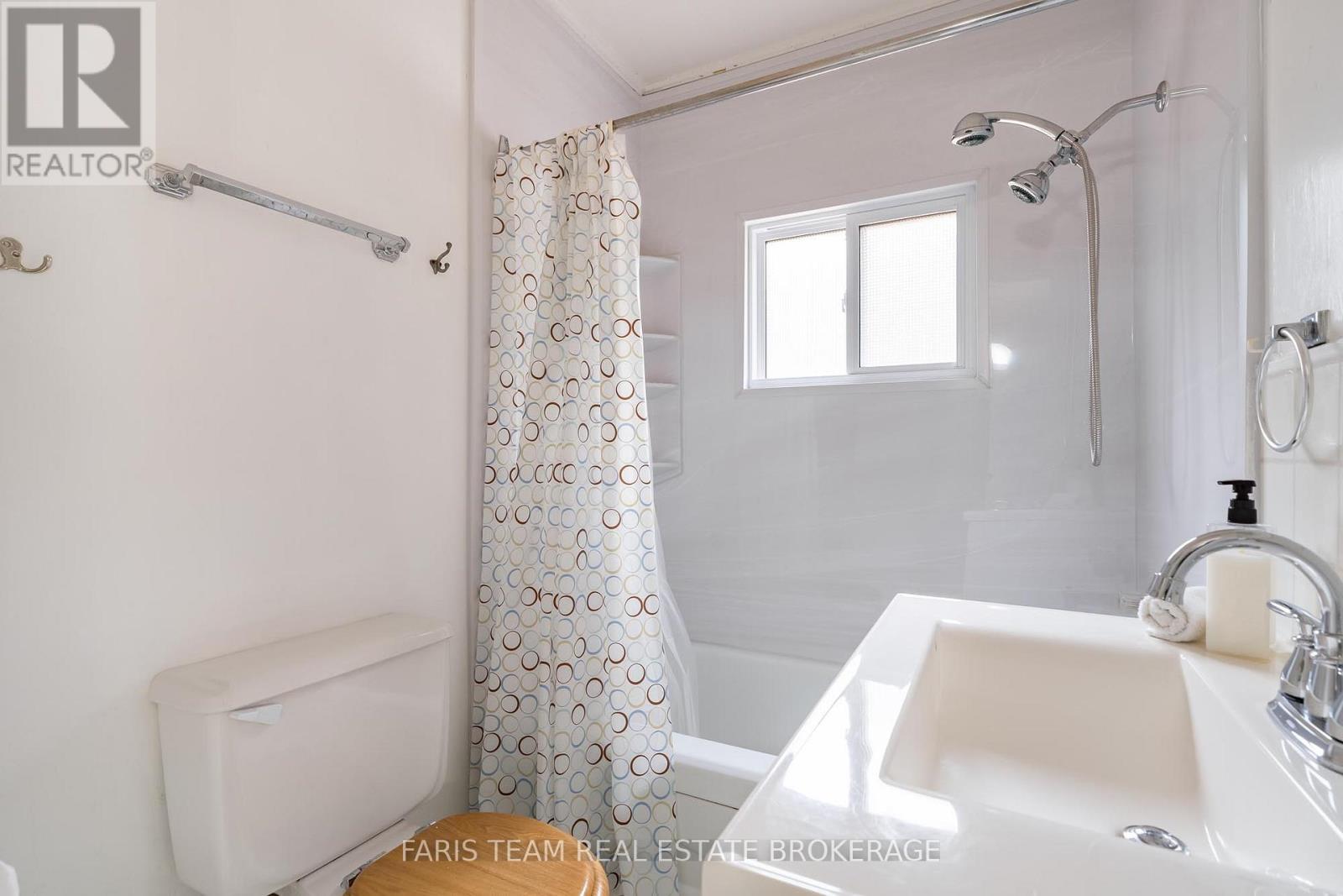14 Chez Nous Avenue, Tiny, ON photo 21