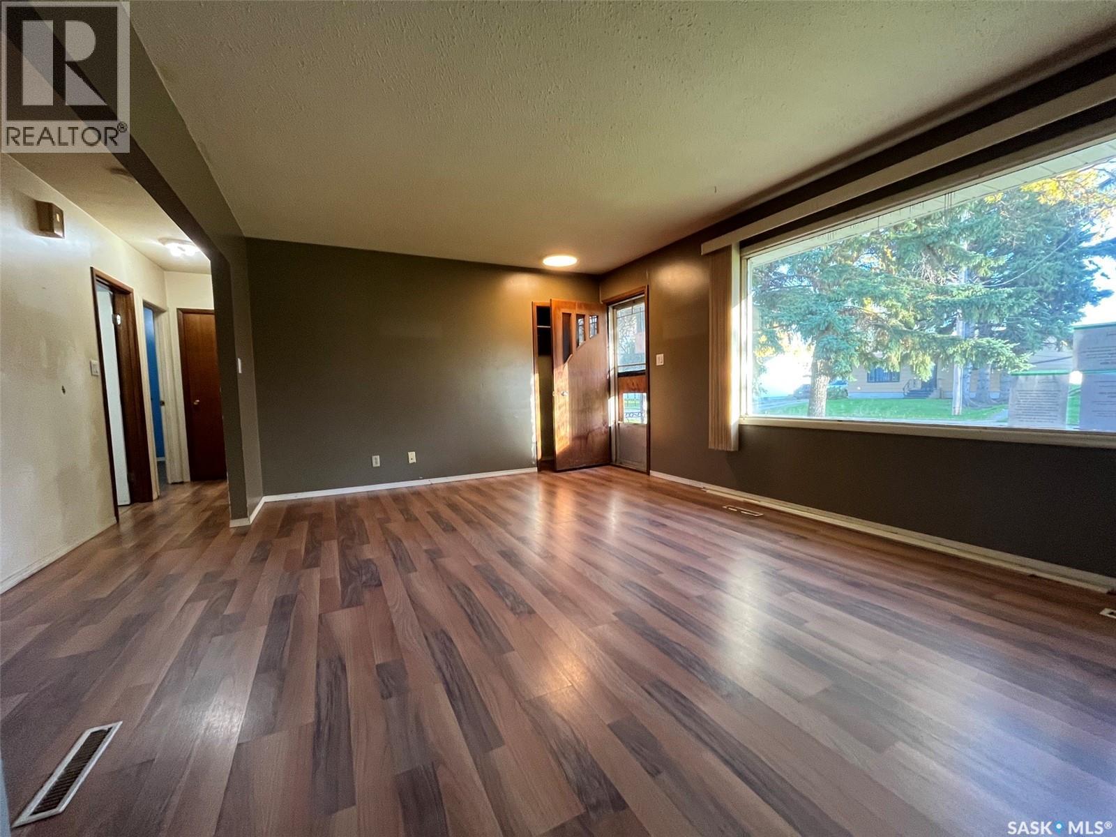 426 Beryl STREET, Broadview — photo 5