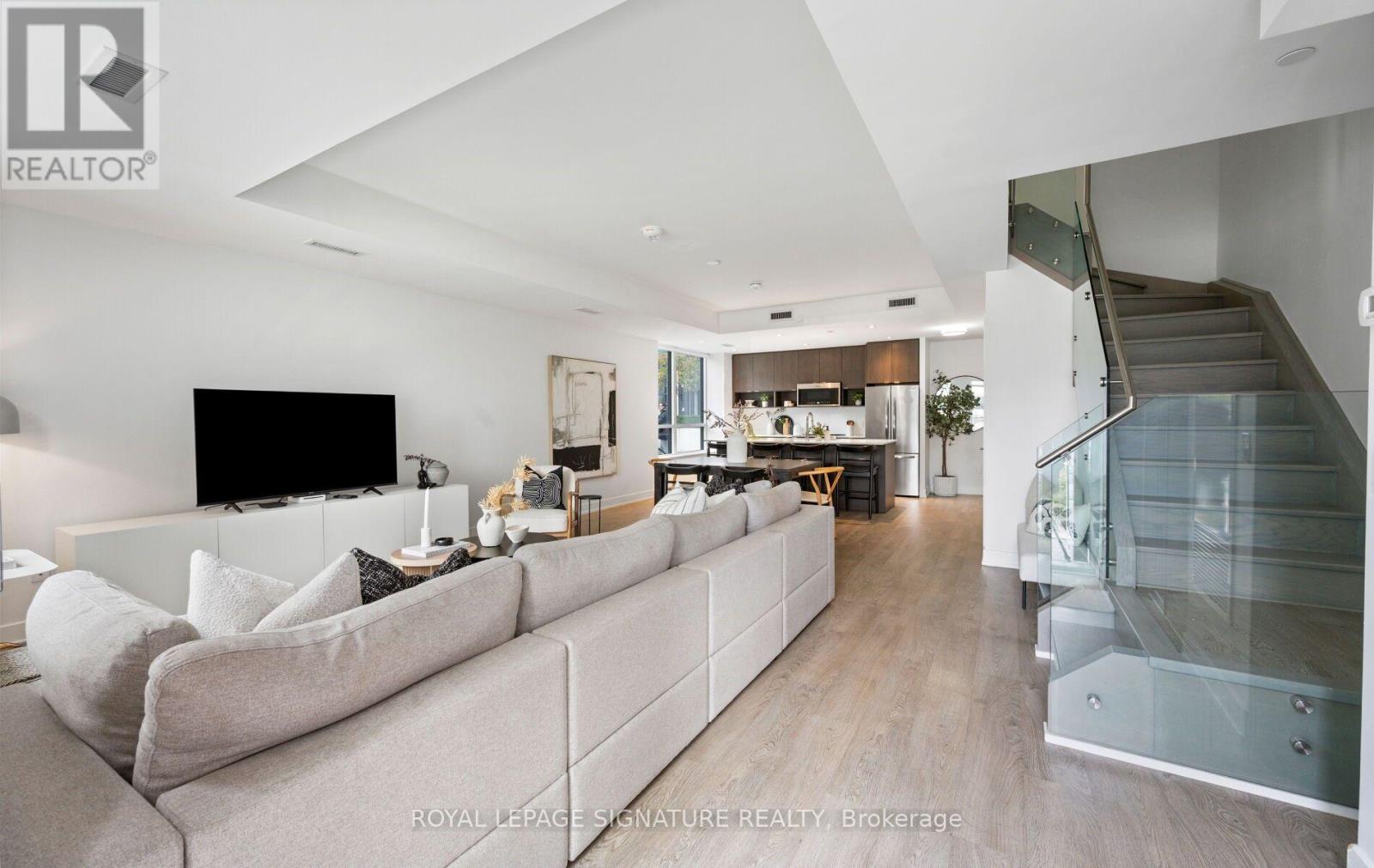 TH07- 9 Mabelle Avenue, Toronto, ON photo 3