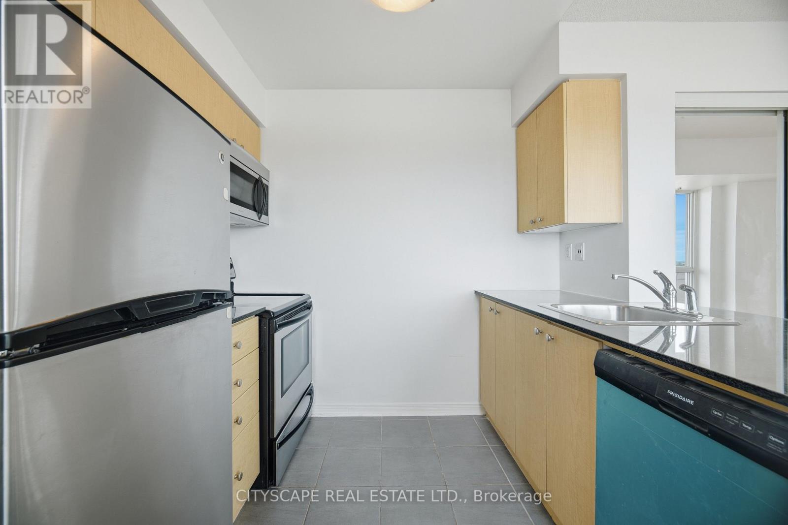 215 Queen Street West — photo 12