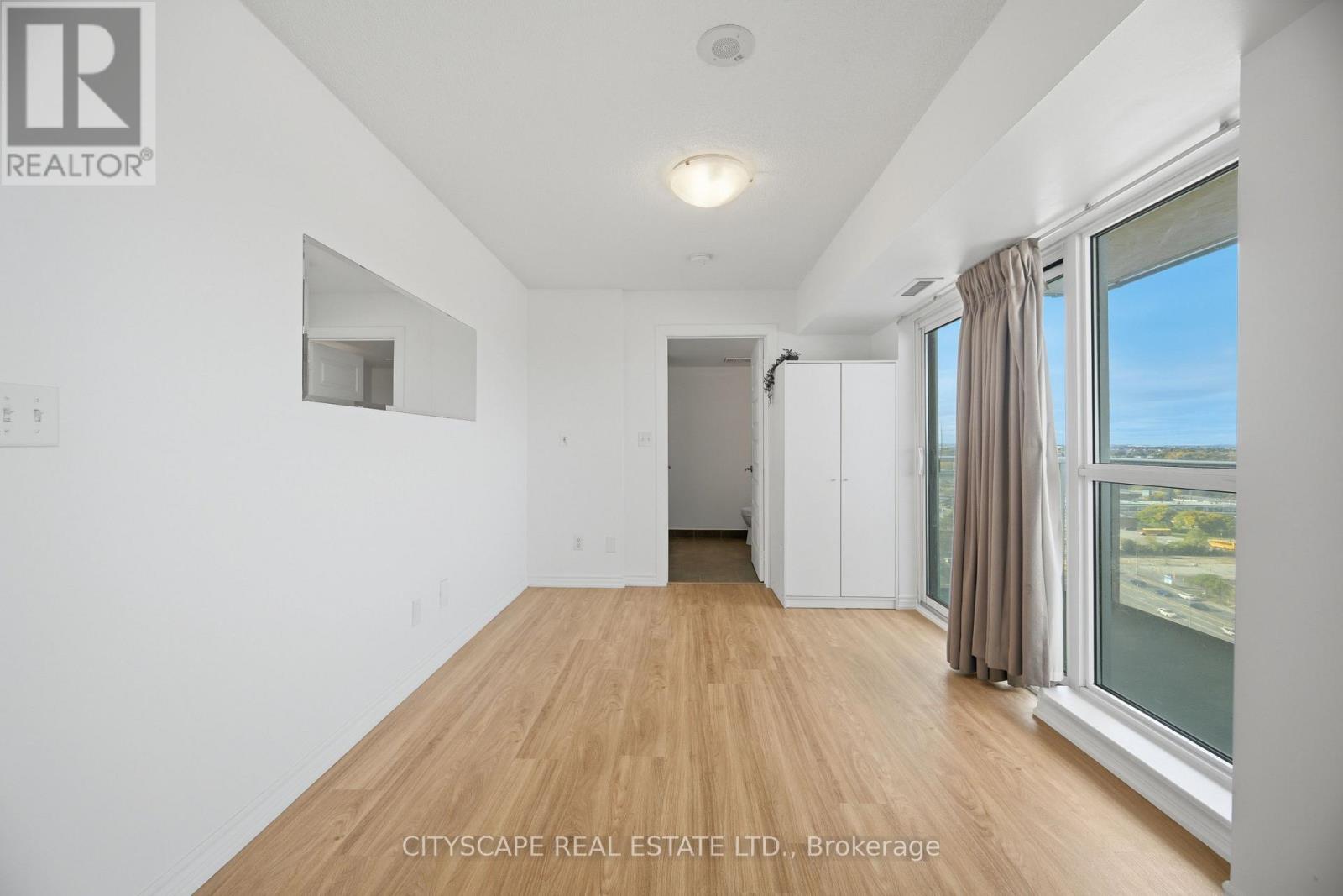 215 Queen Street West — photo 16