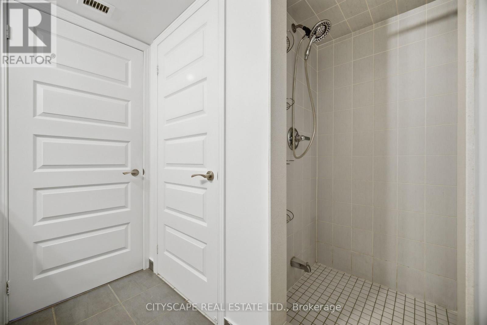 215 Queen Street West — photo 20